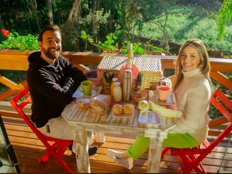 Pousada Chalé Suiço Bombinhas - Pousada Romântica com Hidro, Café da manhâ e Lareira - Foto 9